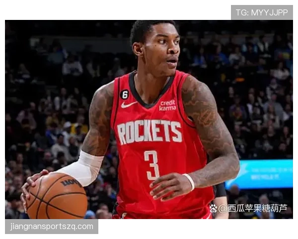 格林凭借无球跑动拉开空间 提升火箭整体进攻效率