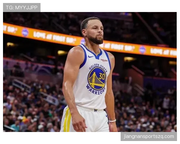 本赛季无球跑位接库里挡拆，汤普森三分更高效