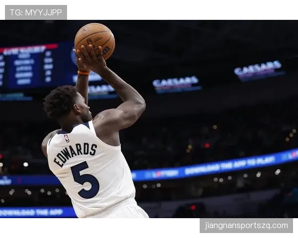 爱德华兹无球切入效率提升，主导森林狼快攻拉开分差